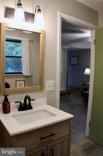 /international/us/31315-northwestern-pike-romney-wv-110100850519/