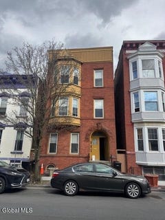 /international/us/306-3rd-street-troy-ny-110107452641/