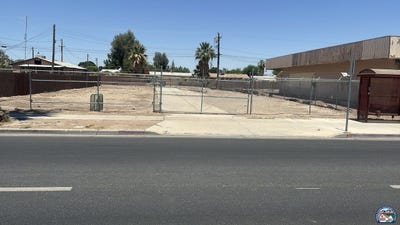 /international/us/1165-e-main-st-brawley-ca-110108254606/