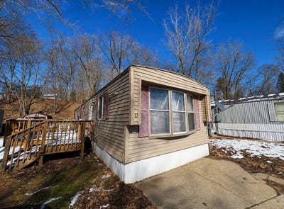 /international/us/4747-w-river-drive-ne-lot-13-comstock-park-mi-110108439143/