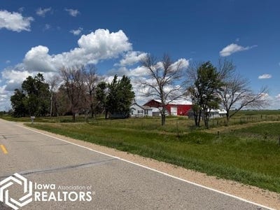 /international/us/2770-james-avenue-britt-ia-110108876840/