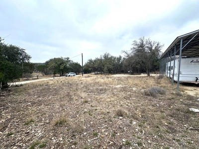 /international/us/557-squirrel-bend-reagan-wells-tx-110106378329/
