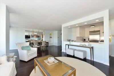/international/us/18-15-215th-street-bayside-ny-110095524172/