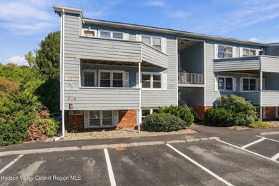 /international/us/216-west-road-pleasant-valley-ny-110120449420/
