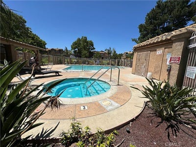 /international/us/14748-moon-crest-chino-hills-ca-110119638305/