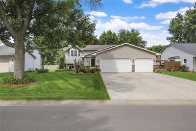 /international/us/10907-quebec-avenue-n-champlin-mn-110100359710/