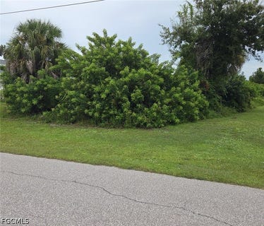/international/us/175-jade-street-rotonda-west-fl-110110398959/