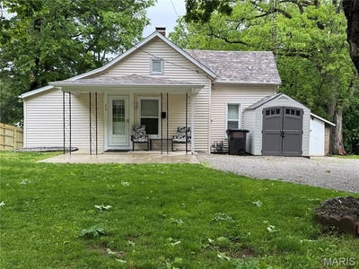 /international/us/215-n-5th-street-greenville-il-110107820001/