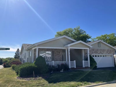 /international/us/210-hialeah-lane-grayslake-il-110108745625/