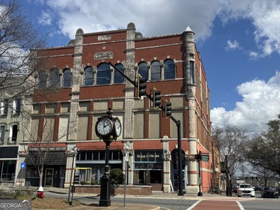 /international/us/102-n-hill-street-griffin-ga-110106151801/