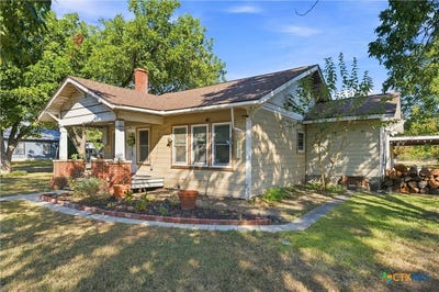 /international/us/202-avenue-e-rosebud-tx-110120021195/