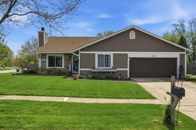 /international/us/2s631-angeline-court-warrenville-il-110107552217/