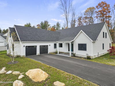 /international/us/6-thrushwood-ln-great-barrington-ma-110103268219/