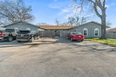 /international/us/410-old-thorndale-rd-taylor-tx-110107614694/