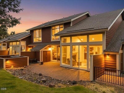 /international/us/11110-village-loop-redmond-or-110108446380/