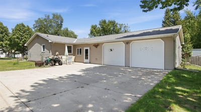/international/us/3201-lotus-street-eau-claire-wi-110108477299/