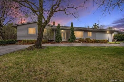 /international/us/2505-rambling-way-bloomfield-hills-mi-110107035780/