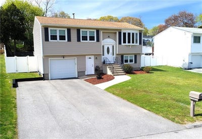 /international/us/131-jambray-avenue-warwick-ri-110107694381/