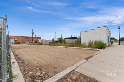 /international/us/18-e-owyhee-ave-homedale-id-110119437263/