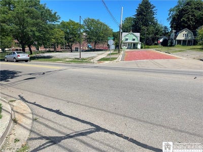/international/us/n-main-st-n-main-street-jamestown-ny-110101004001/