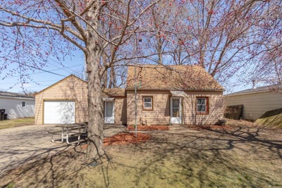 /international/us/915-cadam-court-cedar-falls-ia-110098565888/