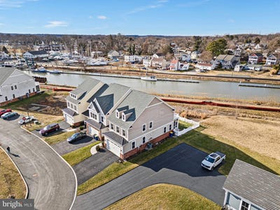 /international/us/2027-draper-st-delaware-city-de-110104853274/