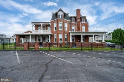 /international/us/63-s-whiteoak-street-kutztown-pa-110119947922/