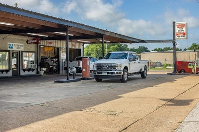 /international/us/418-s-commerce-bremond-tx-110100623278/