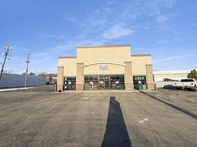 /international/us/909-front-street-mchenry-il-110106099945/