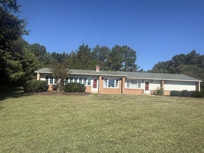 /international/us/83-red-hill-road-clarksville-va-110120664661/