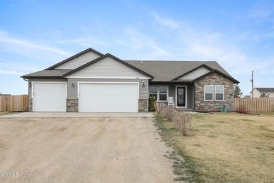 /international/us/13668-cherry-street-nw-williston-nd-110107542845/