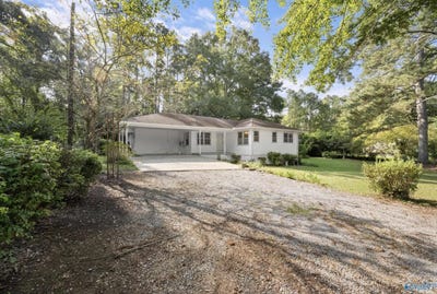 /international/us/745-noccalula-drive-gadsden-al-110110343165/