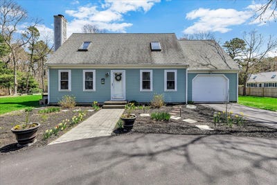 /international/us/12-drew-lane-mashpee-ma-110107612836/
