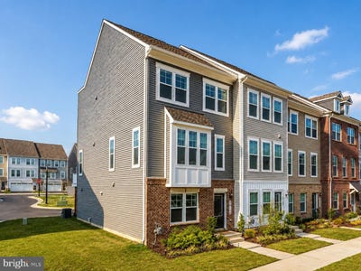 /international/us/24190-kilbride-terrace-sterling-va-110108570899/