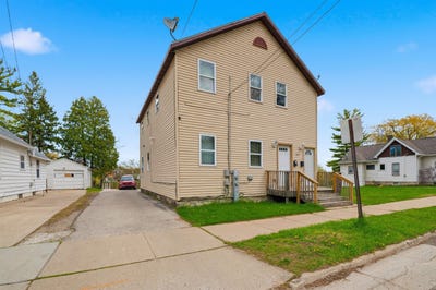 /international/us/1217-st-clair-green-bay-wi-110107871358/