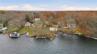 /international/us/507-stafford-road-tiverton-ri-110103528872/