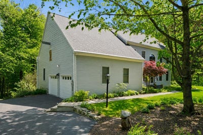 /international/us/16-hillsboro-circle-milford-nh-110108491524/