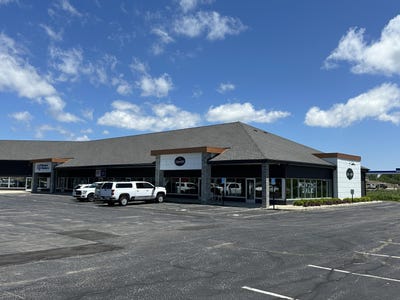 /international/us/840-black-river-drive-holland-mi-110090952710/