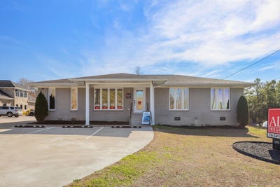 /international/us/715-cox-creek-pkwy-florence-al-110105797423/