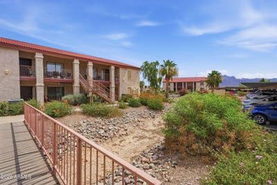 /international/us/1440-n-idaho-road-apache-junction-az-110108734941/