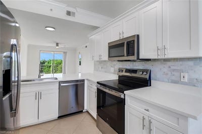/international/us/8451-kingbird-loop-estero-fl-110106602438/