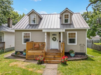 /international/us/418-6th-street-baraboo-wi-110100240516/