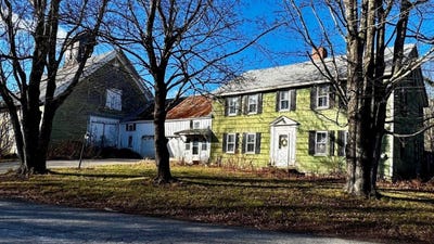 /international/us/1-chick-road-sanford-me-110104066996/