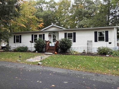 /international/us/131-epping-road-exeter-nh-110120421032/