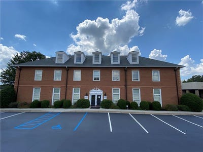 /international/us/1814-e-main-street-park-easley-sc-110107434380/