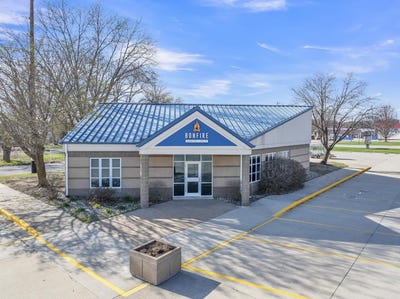 /international/us/1109-18th-street-spirit-lake-ia-110100581952/