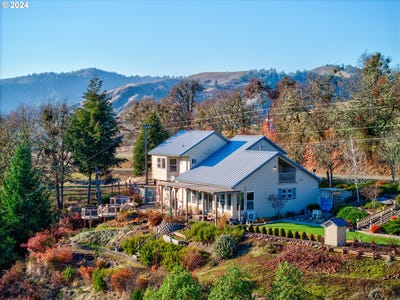 /international/us/14115-n-bank-rd-roseburg-or-110096244367/