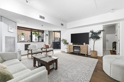 /international/us/147-kelton-st-boston-ma-110109304621/