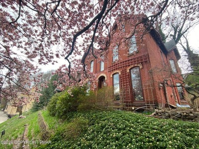 /international/us/315-s-centre-street-pottsville-pa-110119456763/