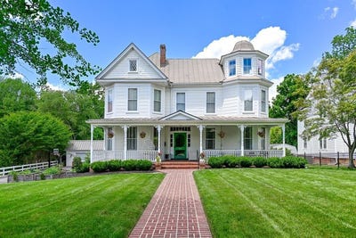 /international/us/908-high-street-farmville-va-110099768488/